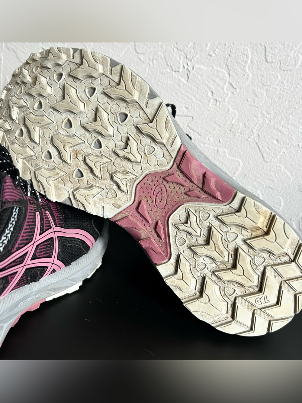Asics Women's Size 8 Wide Black & Pink Athletic Trail Running/Hiking Sneakers - Picture 6 of 7
